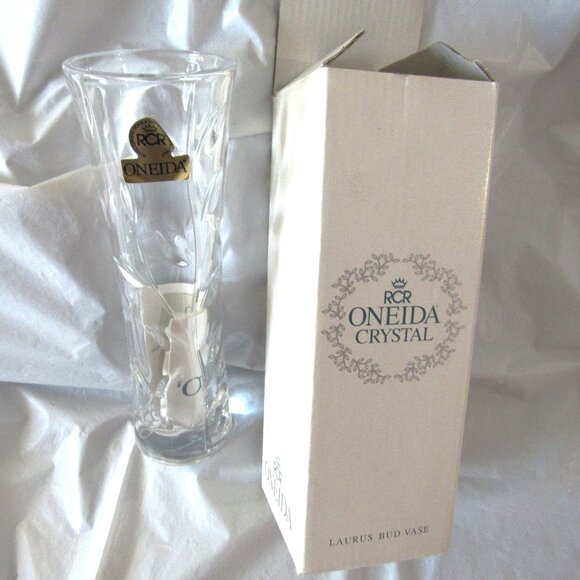 Oneida Laurus Crystal Bud Vase. - Picture 1 of 4